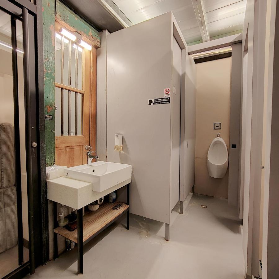 Jerry's Mazehut Hostel Tainan Exterior foto